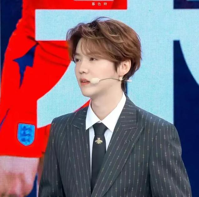 关晓彤鹿晗球场,鹿晗为关晓彤建了俱乐部吗