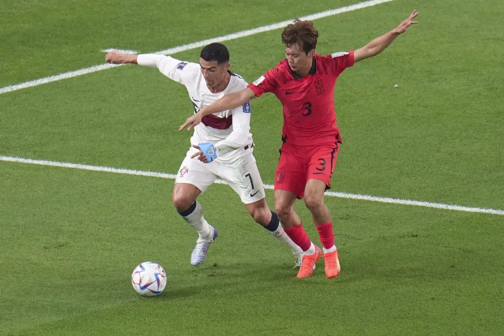 C罗乌龙助攻，韩国绝杀葡萄牙，压哨出线！巴西输给喀麦隆！3支亚洲球队晋级，创历史纪录！16强对阵表出炉