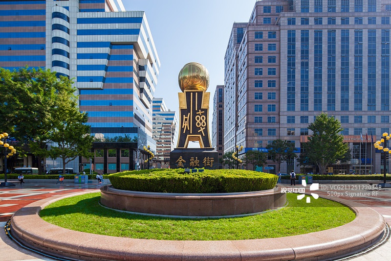 站不上塔尖的金融行业求职者:销售性质岗位85%简历是硕士,20余场面试一个本科生都没遇到