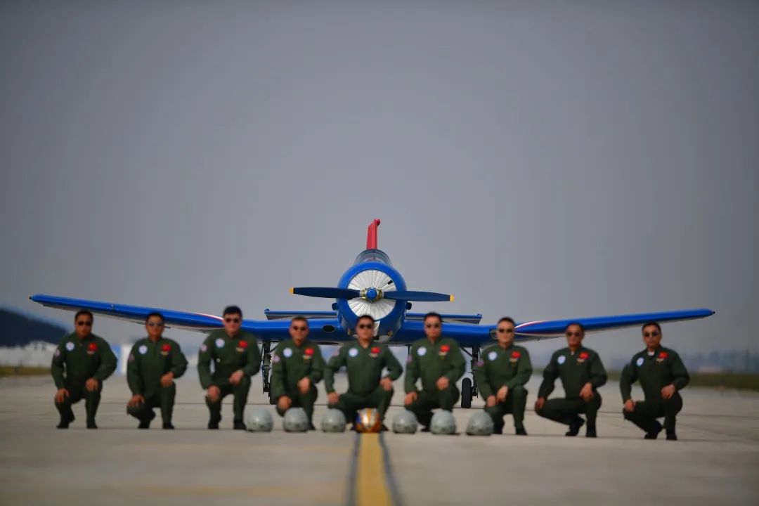 签了！民用初教6首单，雏鹰的常青之路