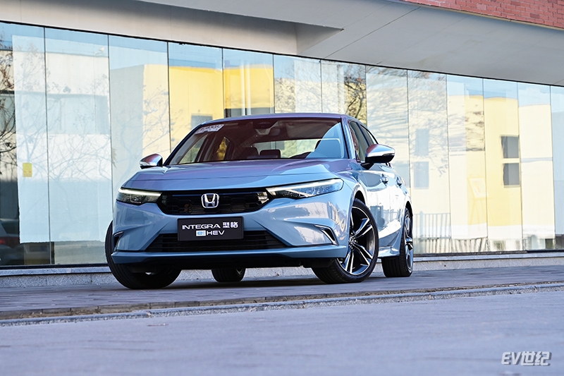 广汽本田型格幻夜科技版1.5t+cvt,广汽本田型格混动2023款评测