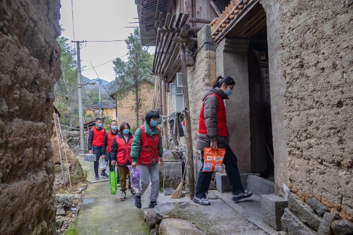 最后一百米我们来冲刺,最后一百米发起冲刺