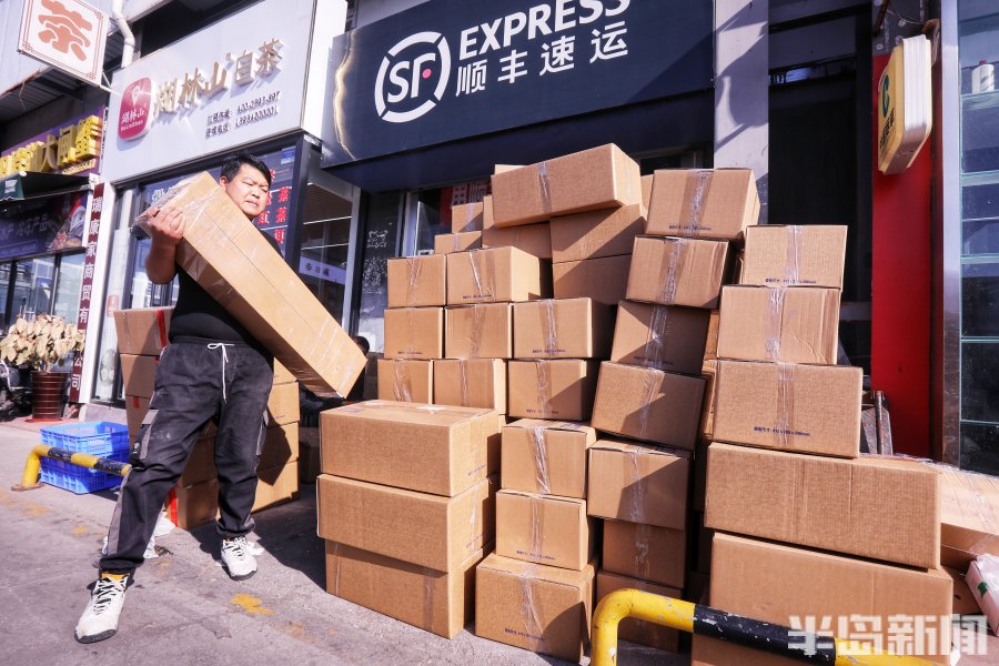 进入腊月门，“快递春运”海鲜唱主角！商家：高档海鲜遇“冷”，平价货更受欢迎