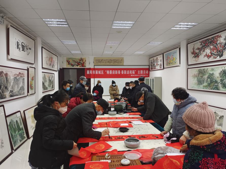 喜迎新春年味浓挥毫泼墨送春联,新时代文明实践新春送春联活动