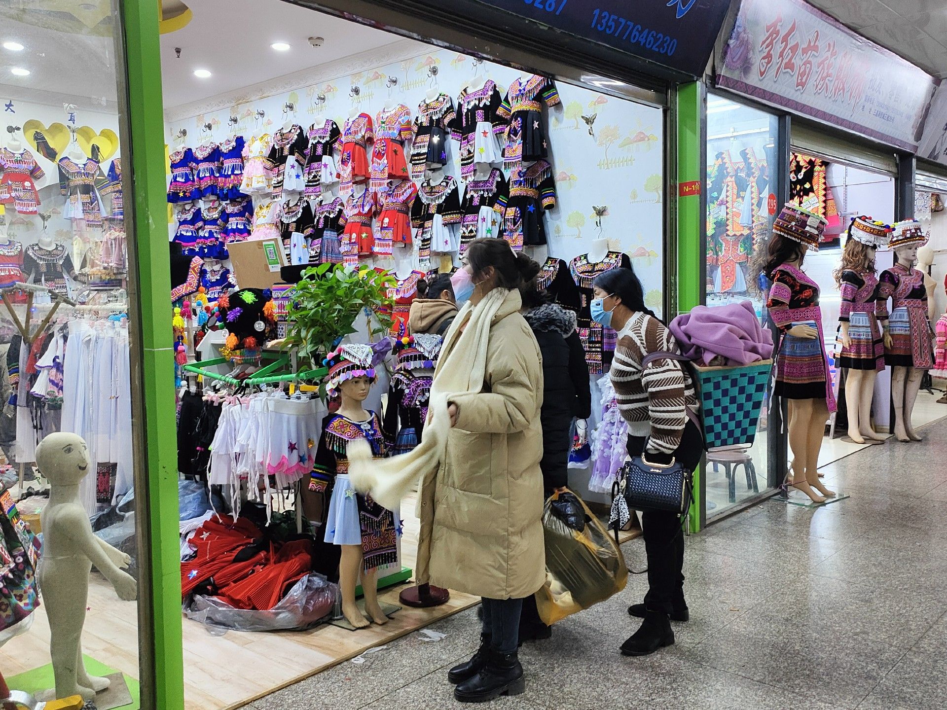 网络中国节·春节丨买新衣过大年！一起去逛民族服饰街