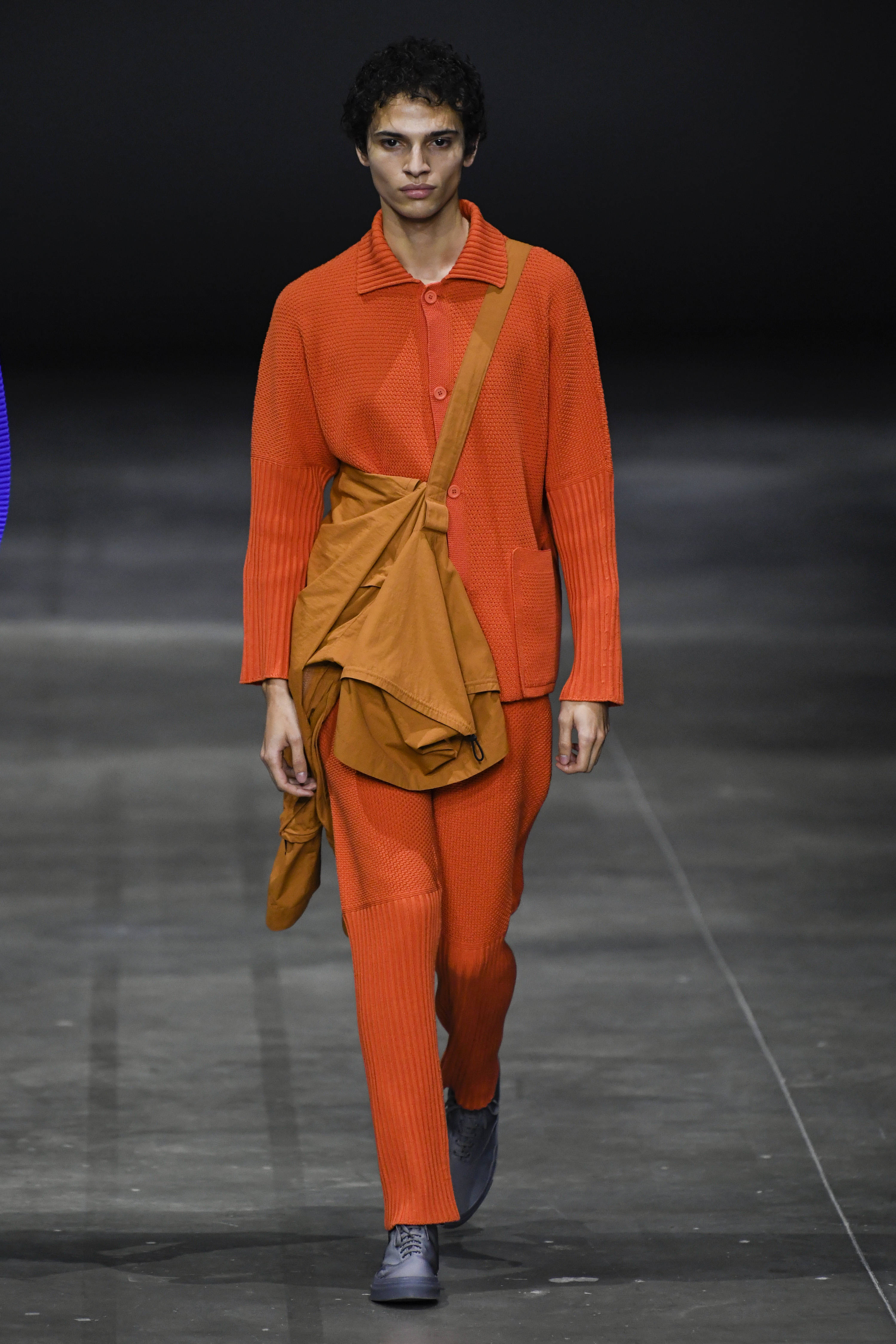 巴黎时装周2023男装秀场,2022夏季流行男装时装秀