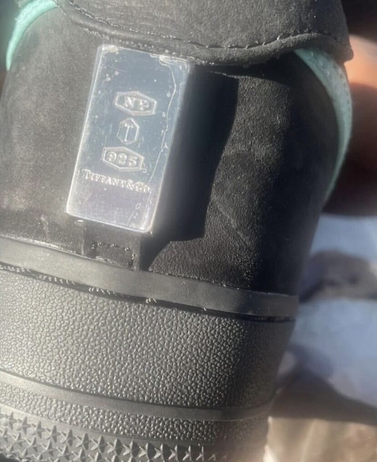 耐克又整大活！蒂芙尼联名实物曝光，定价不便宜！