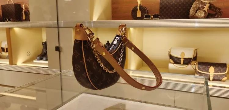 涨价的奢侈品,大排长龙奢侈品