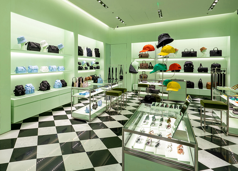 今日消费资讯：《铃芽之旅》确认引进内地、Prada在三亚凤凰国际机场开出第2家精品店