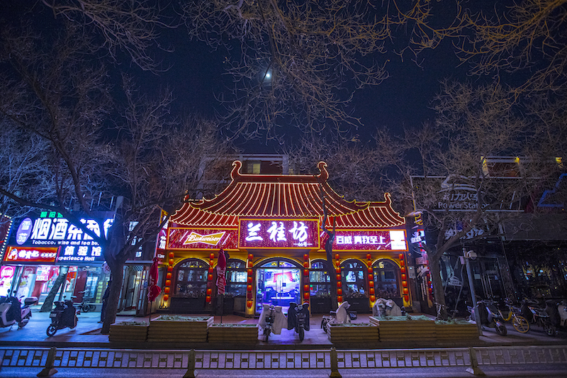 酒局散场门口,酒局离场