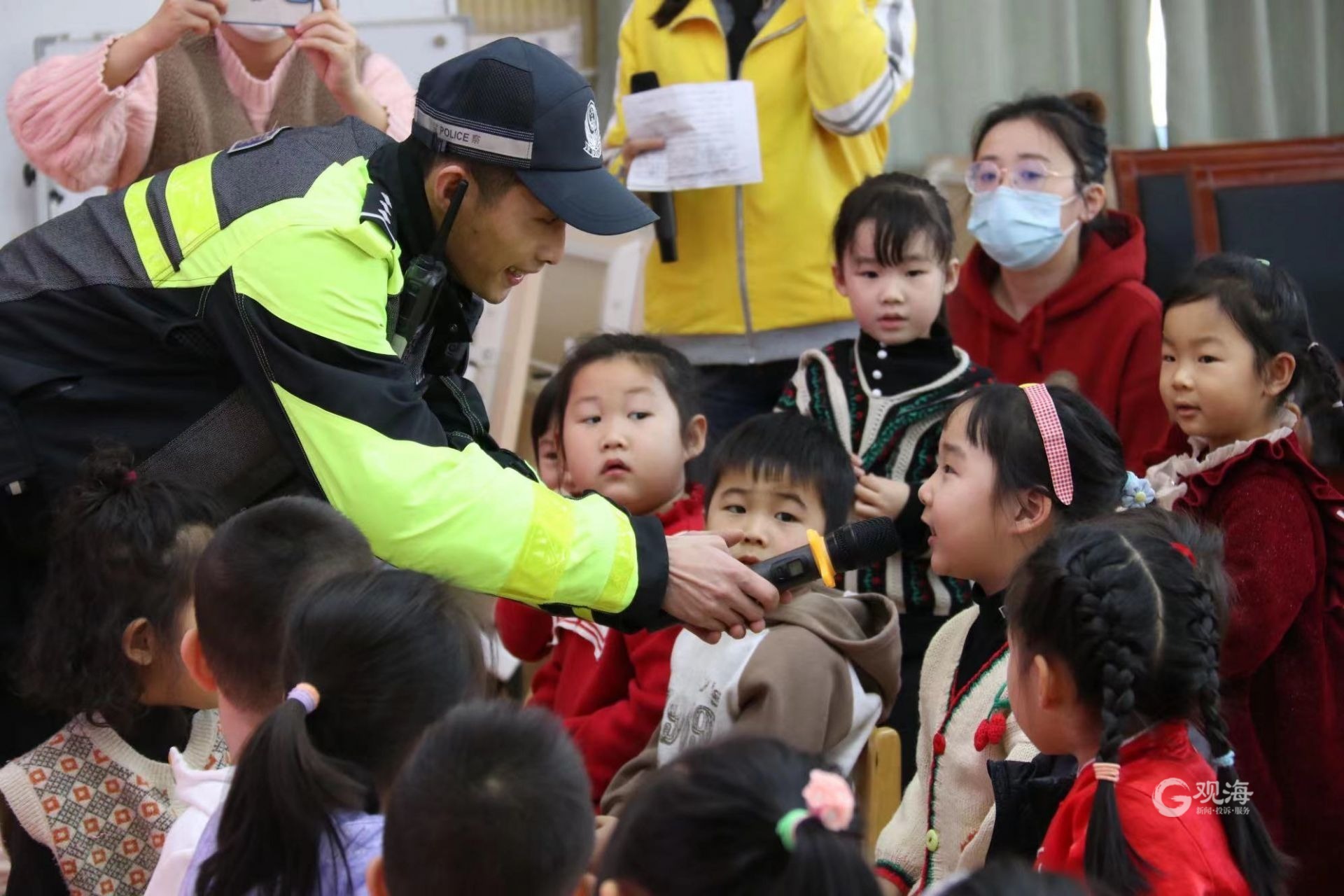 太原公安护航开学季撑起平安伞,开学季蜀黍的开学第一课警彩纷呈