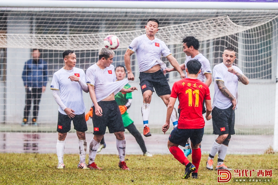元宵节中国东兴vs越南足球比赛,中国东兴对越南芒街足球