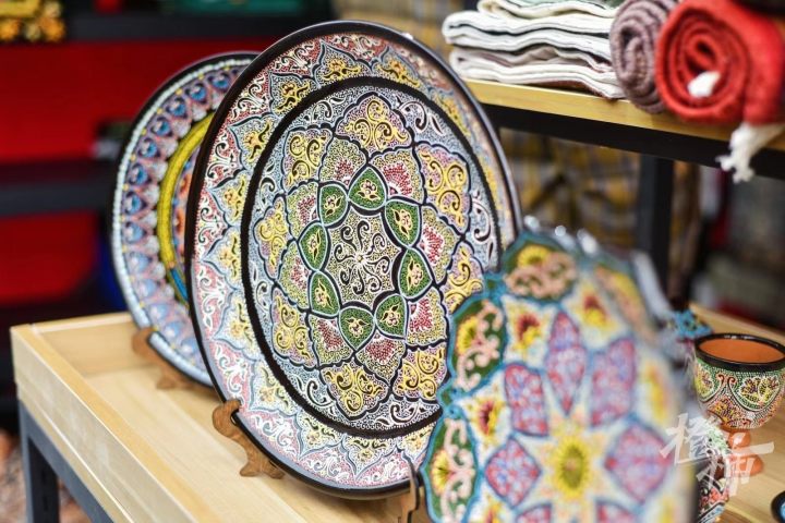 在武林路遇到泰国万金油，爱上英国海藻，进博会市集“有点东西”