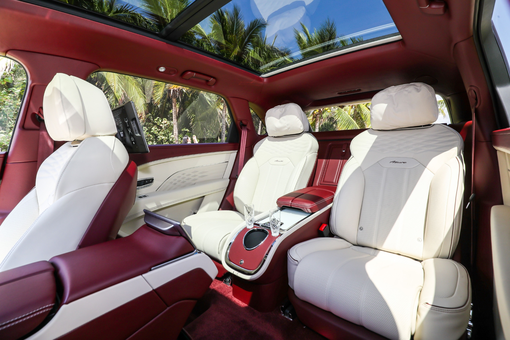 宾利添越bentaygaspeed,2023款宾利添越4.0黑武士落地价