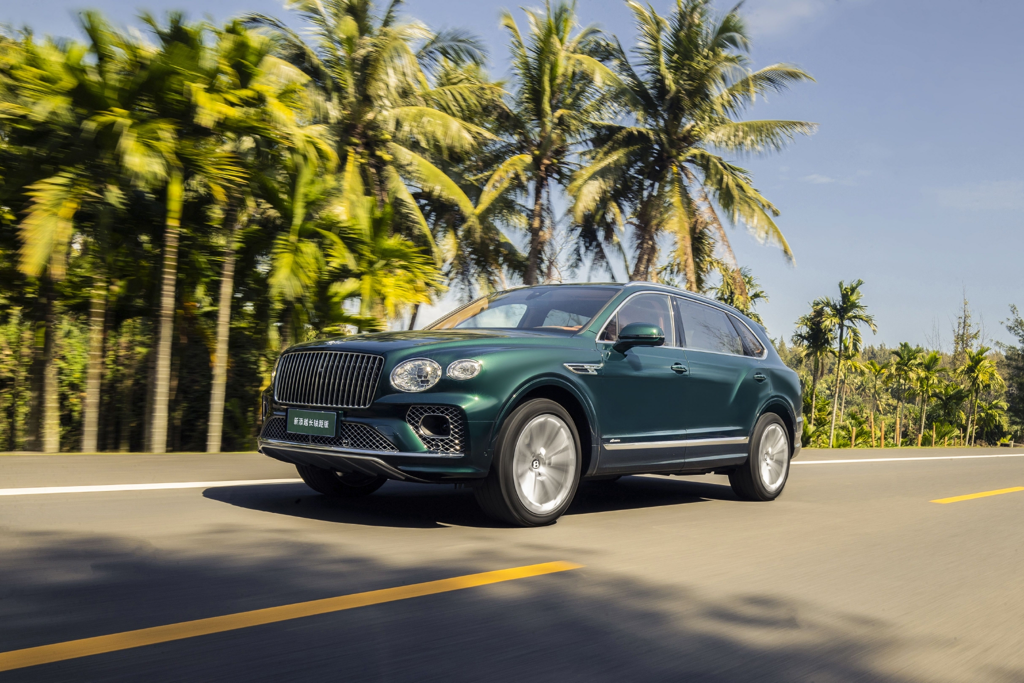 宾利添越bentaygaspeed,2023款宾利添越4.0黑武士落地价