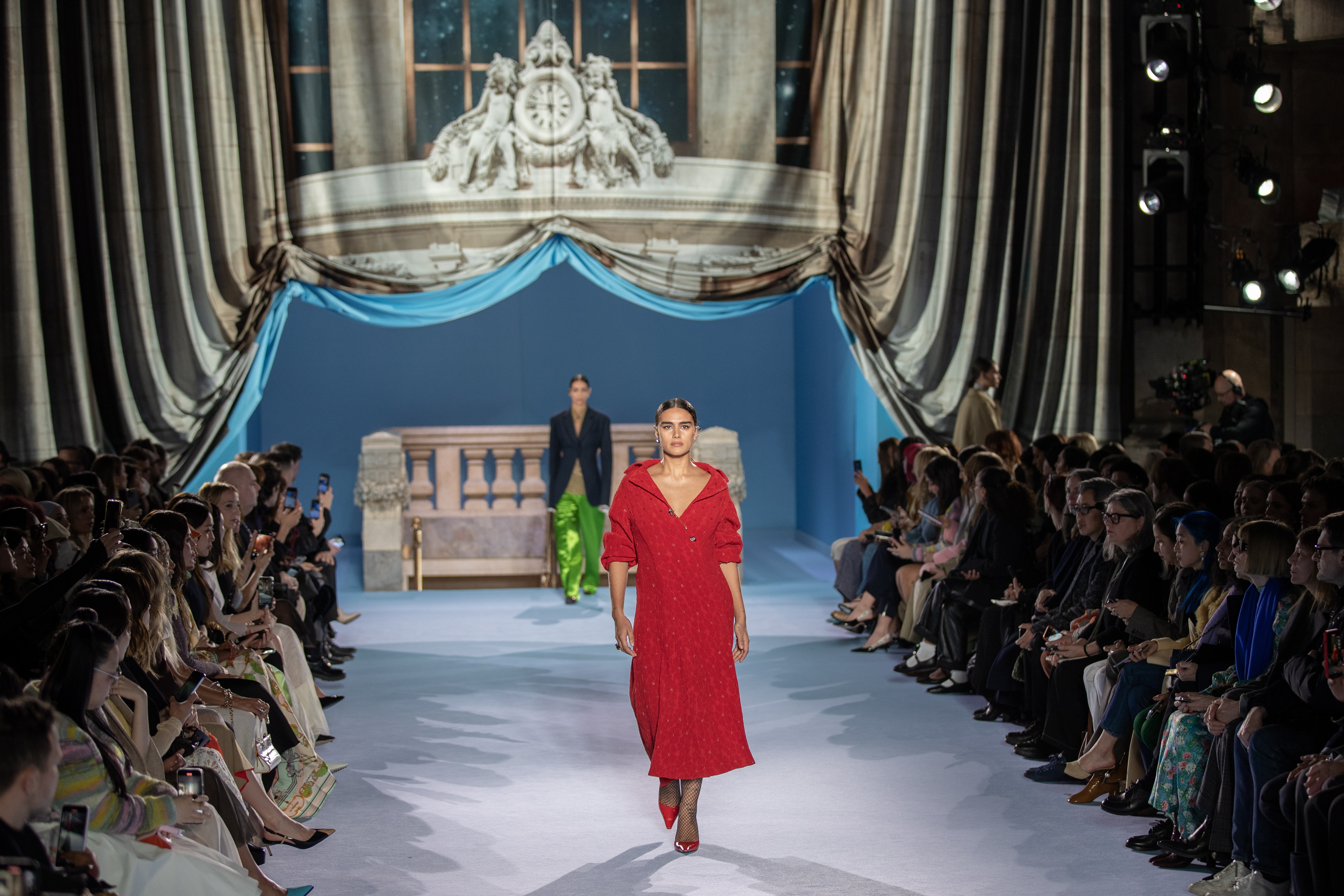 toryburch2023春季走秀,toryburch时装秀场