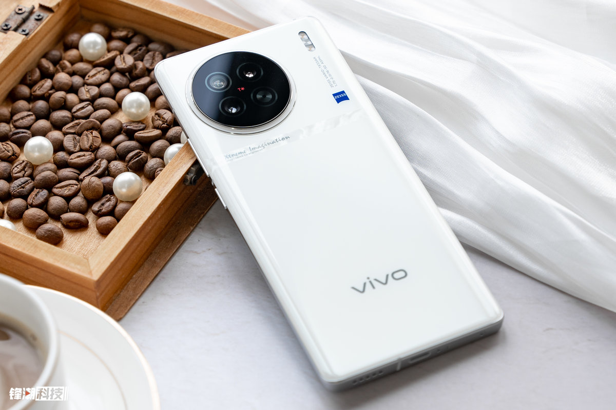 买手机不要抠抠搜搜,目前这3部手机最值得买,用到2027年没问题