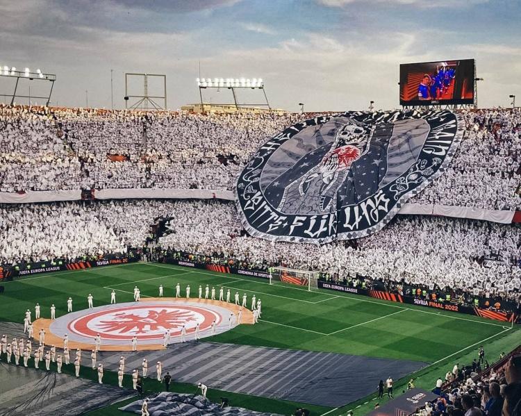 多特蒙德南看台tifo,多特南看台再现巨型tifo