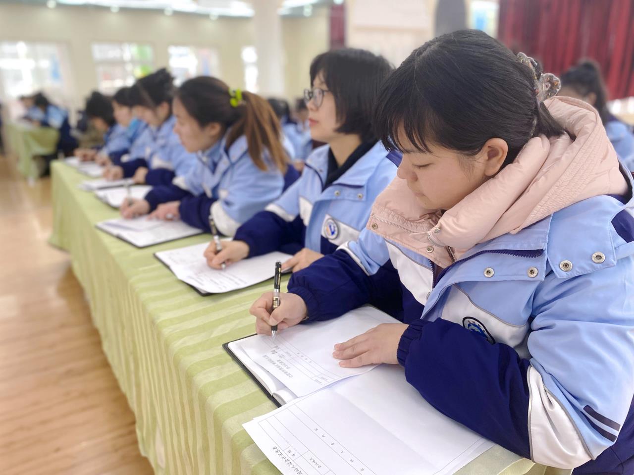 幼儿园教职工行为规范培训,幼儿园教师行为规范的会议