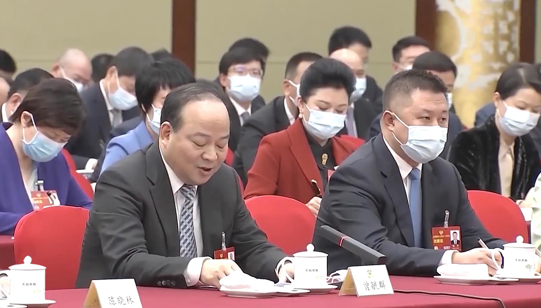 习*平近***会两**时刻丨新兴产业如火如荼，下一步怎么走？