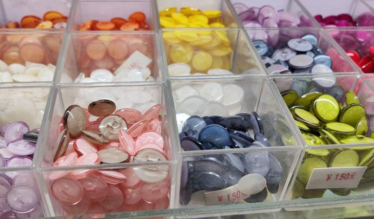 坚守上海人的持家有道，小小钮扣店开了40多年！阿姨妈妈说是“宝库”，主动多付钱希望能一直开下去|魔都宝藏小店⑦