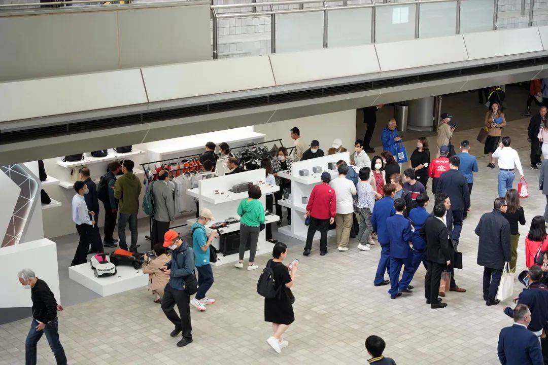 一马粉丝团现场见证新任打吡王诞生，2023年香港打吡大赛完赛！