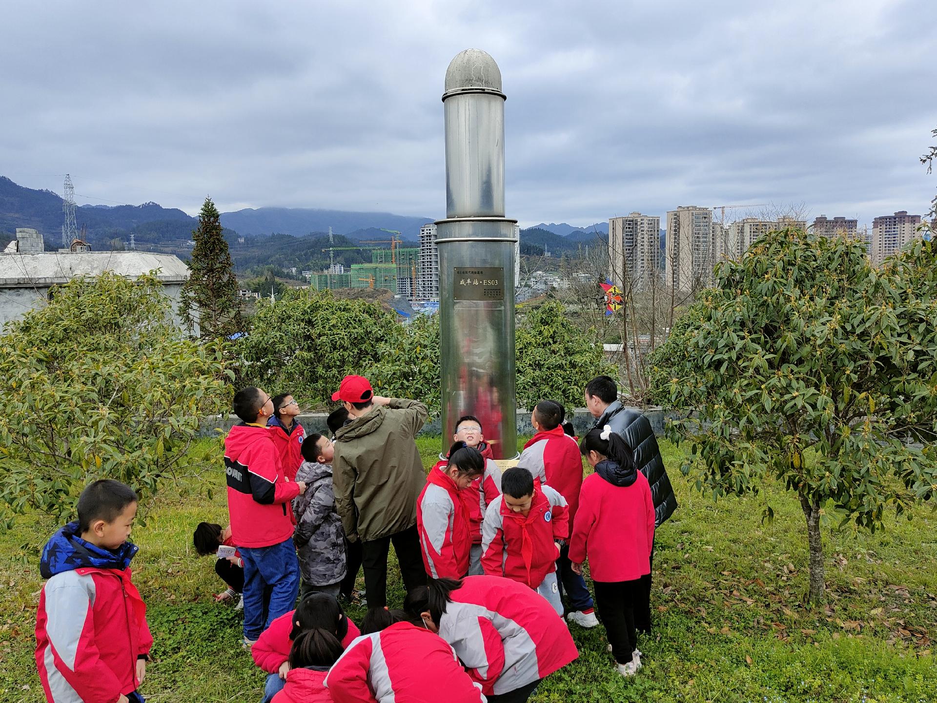 咸丰开展“3·23”世界气象日科普宣传活动