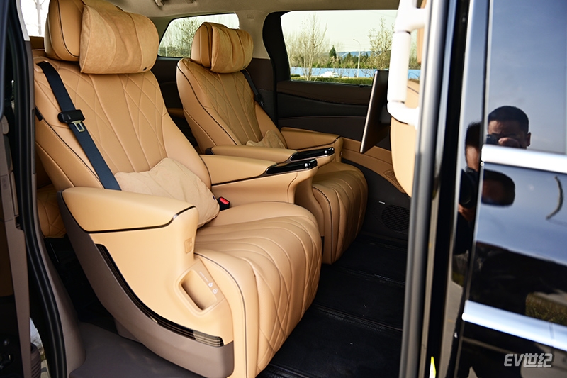 腾势d9纯电版ev试驾,试驾腾势d9EV