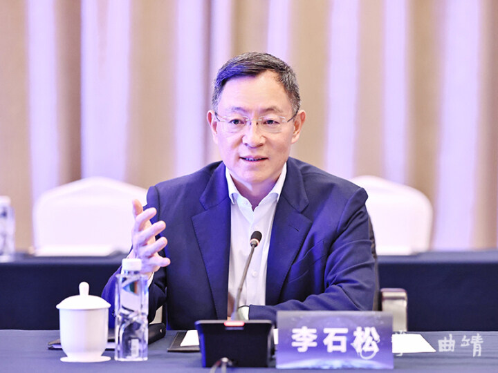 李石松率队赴深圳市与德方纳米公司举行座谈出席年产11万吨新型磷酸盐系正极材料生产基地项目签约仪式