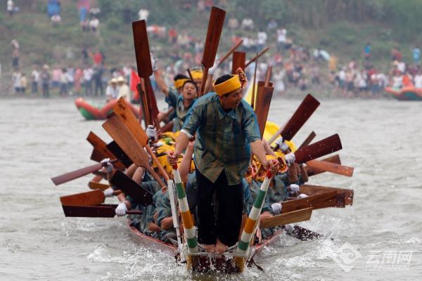 水花泼水节,泼水节水花飞溅