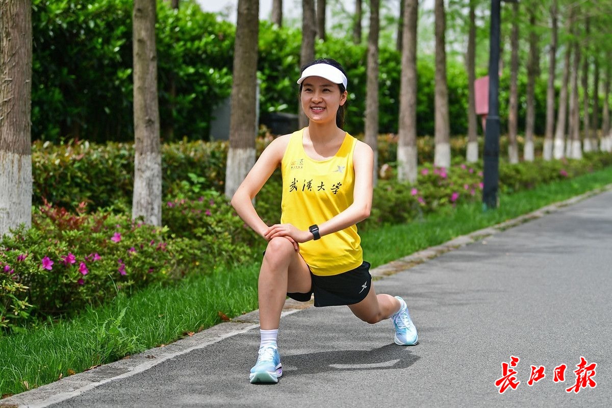 汉马直播第一名跑了多久,汉马开跑视频完整版