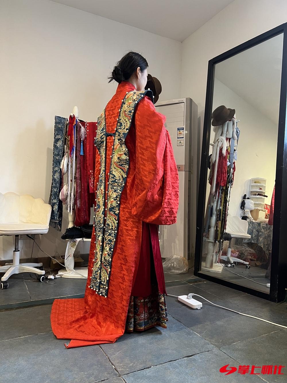 90后女大学生返乡创业传承古典美装文化