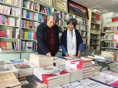青岛一对夫妻经营书店只为将好书分享给更多人，来看20年小书店的坚守与突围