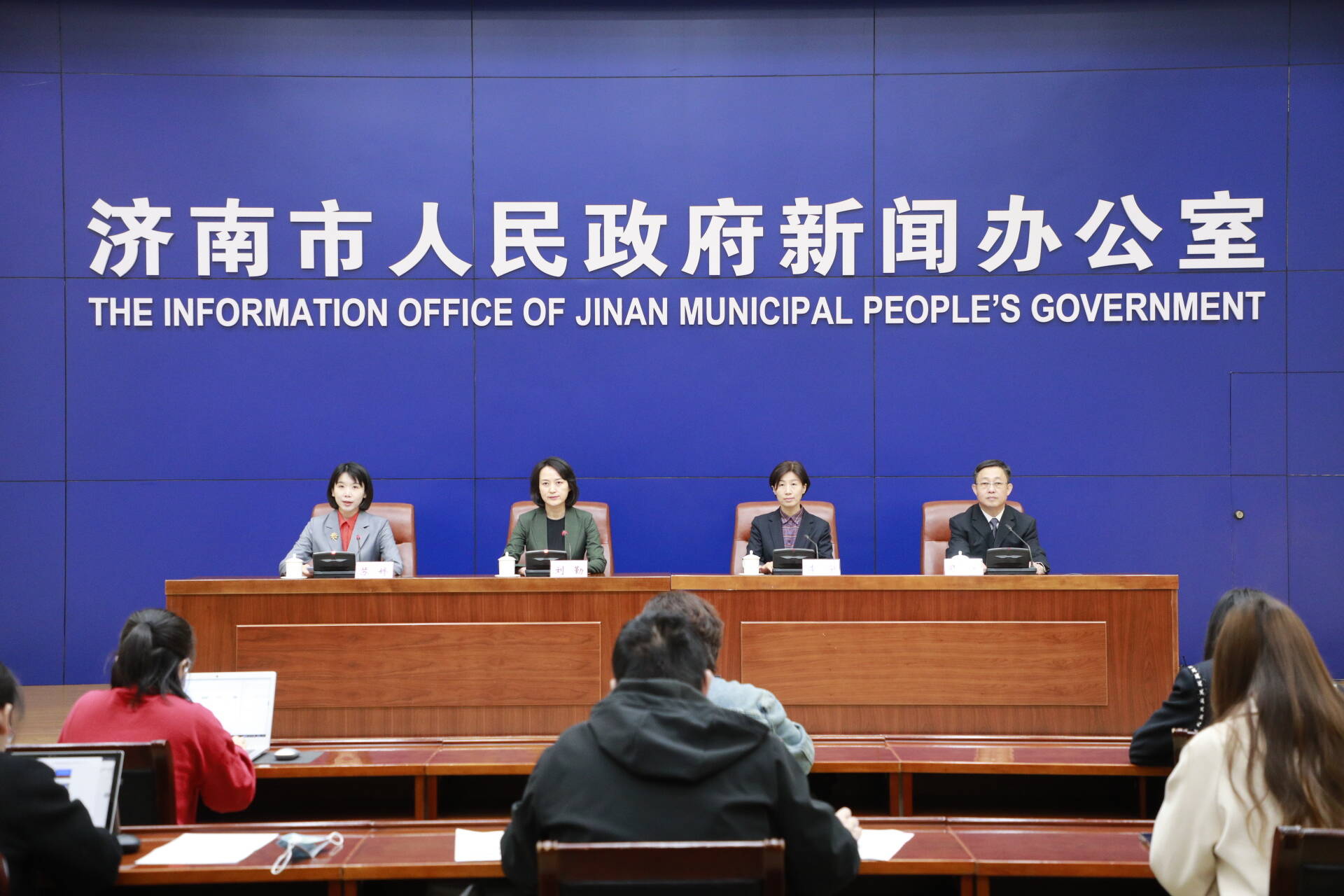 济南市红十字会今年参与博爱卫生站、博爱泉城公益助学、应急救护一体机、博爱家园四个项目的众筹活动