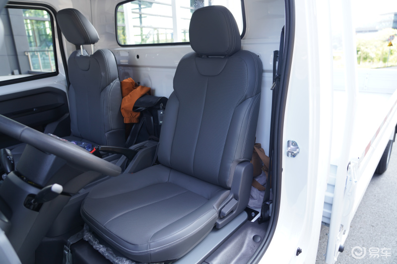 五菱龙卡舒适版,五菱龙卡3.0