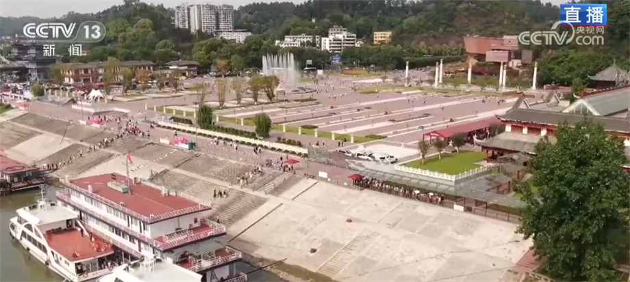 美景加美食推荐,四川乐山旅游发展