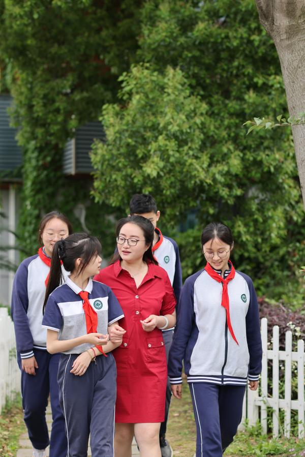 铁岭中学有个科技“园丁”，18年用一片城市“农田”为学生种下科学的种子