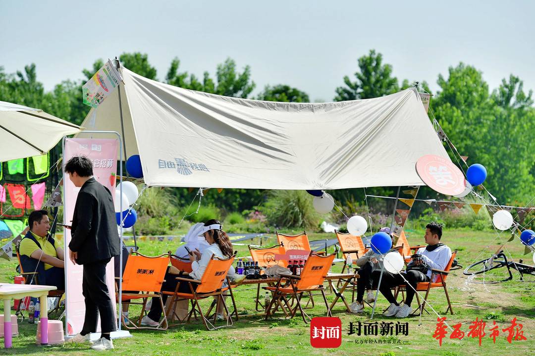 澶忔棩澶滄櫄闇茶惀鎴愰兘,鎴愰兘澶忓闇茶惀