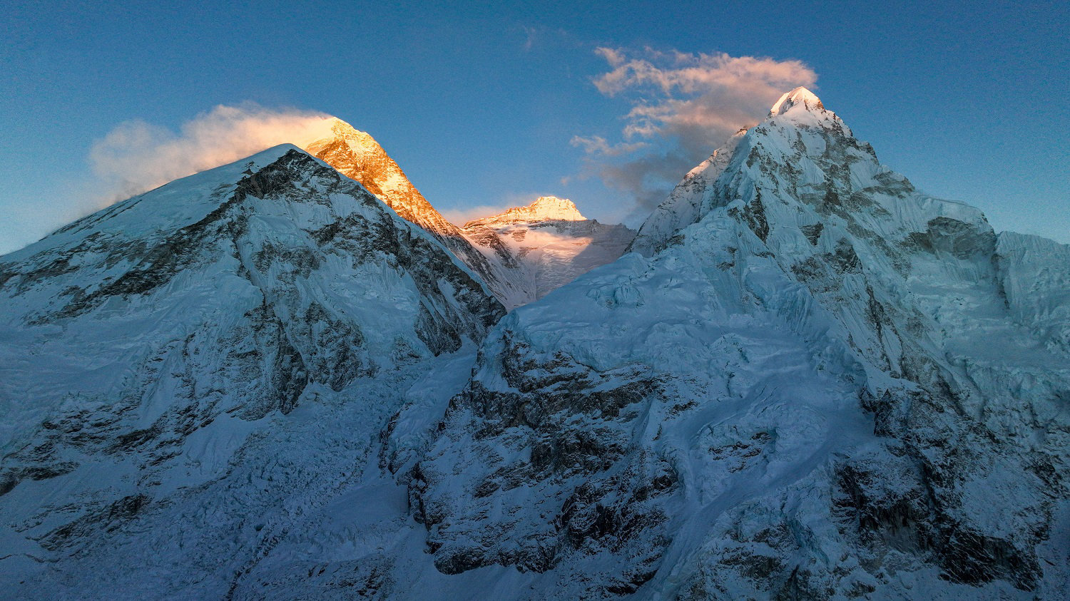 登山队登顶珠峰视频,川藏珠峰的视频