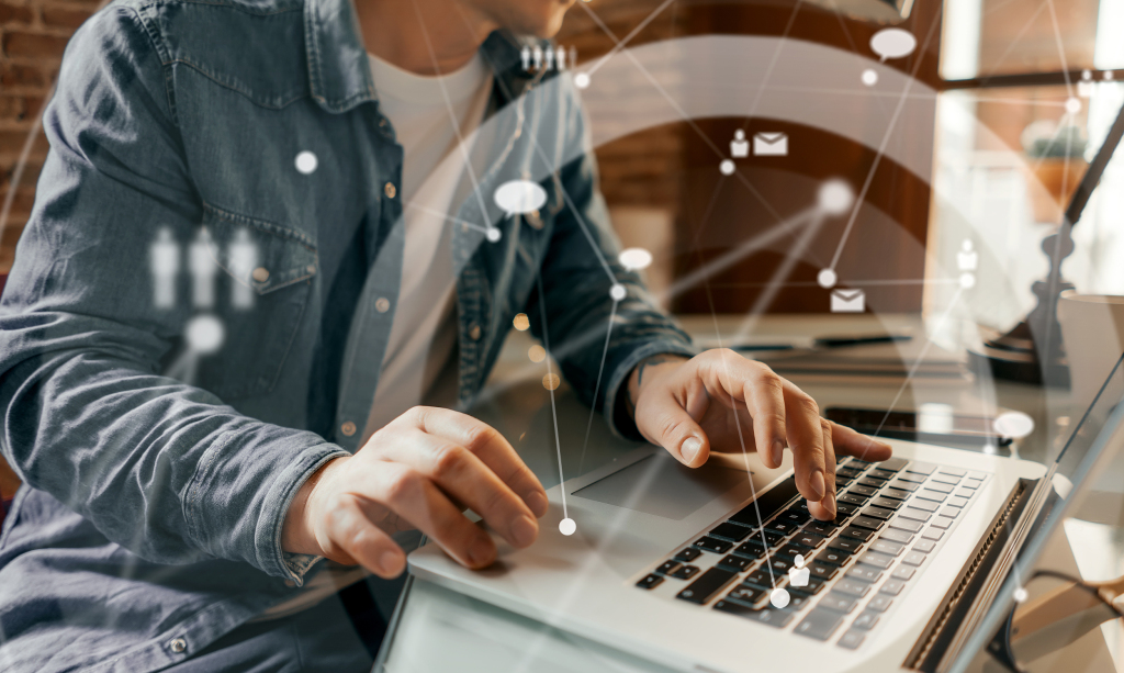 半岛聚焦丨直播PK喝酒后，男网红去世！平台或难辞其咎，媒体纷纷发声