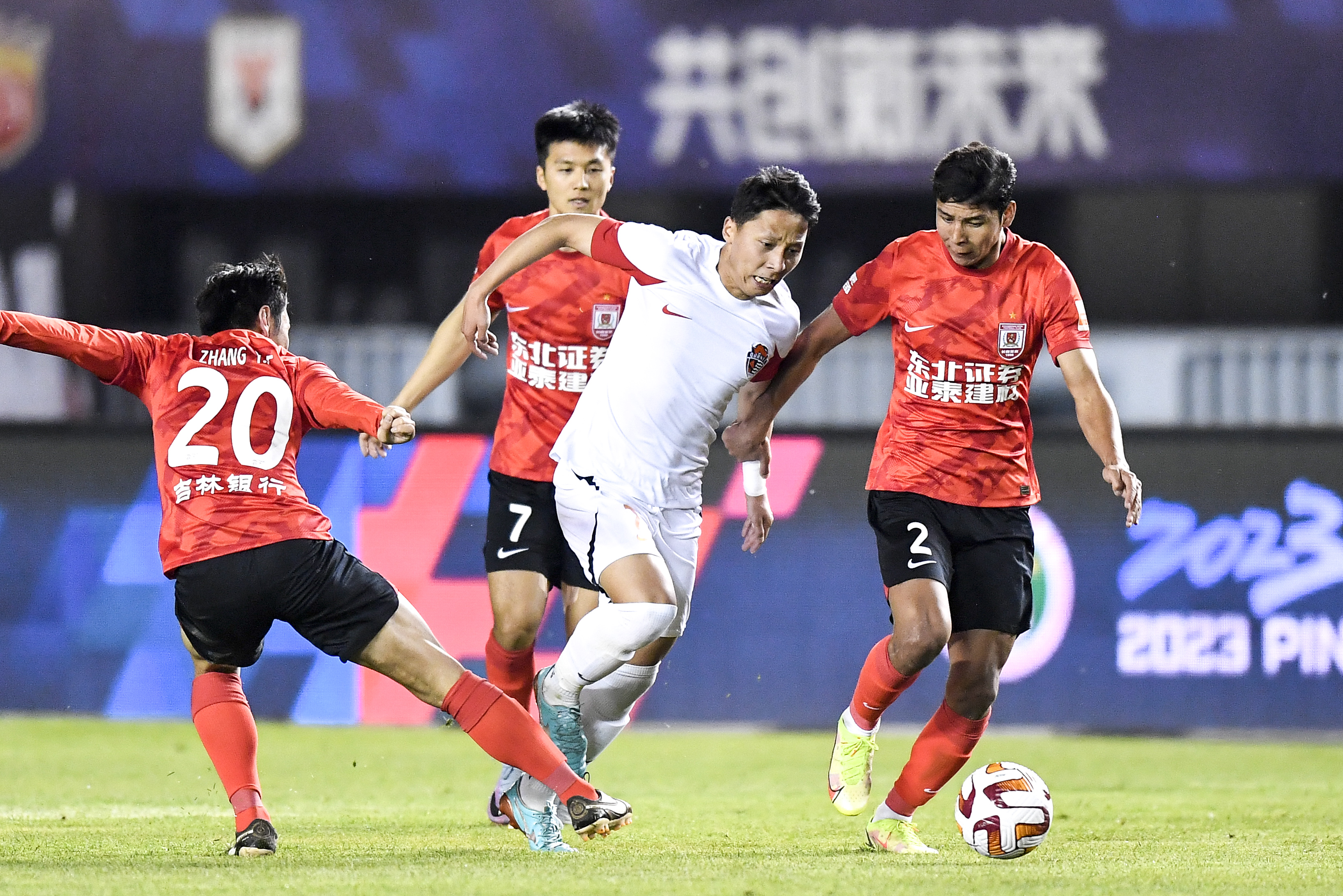 中超青岛海牛vs长春亚泰,中超足协杯青岛海牛赢长春亚泰