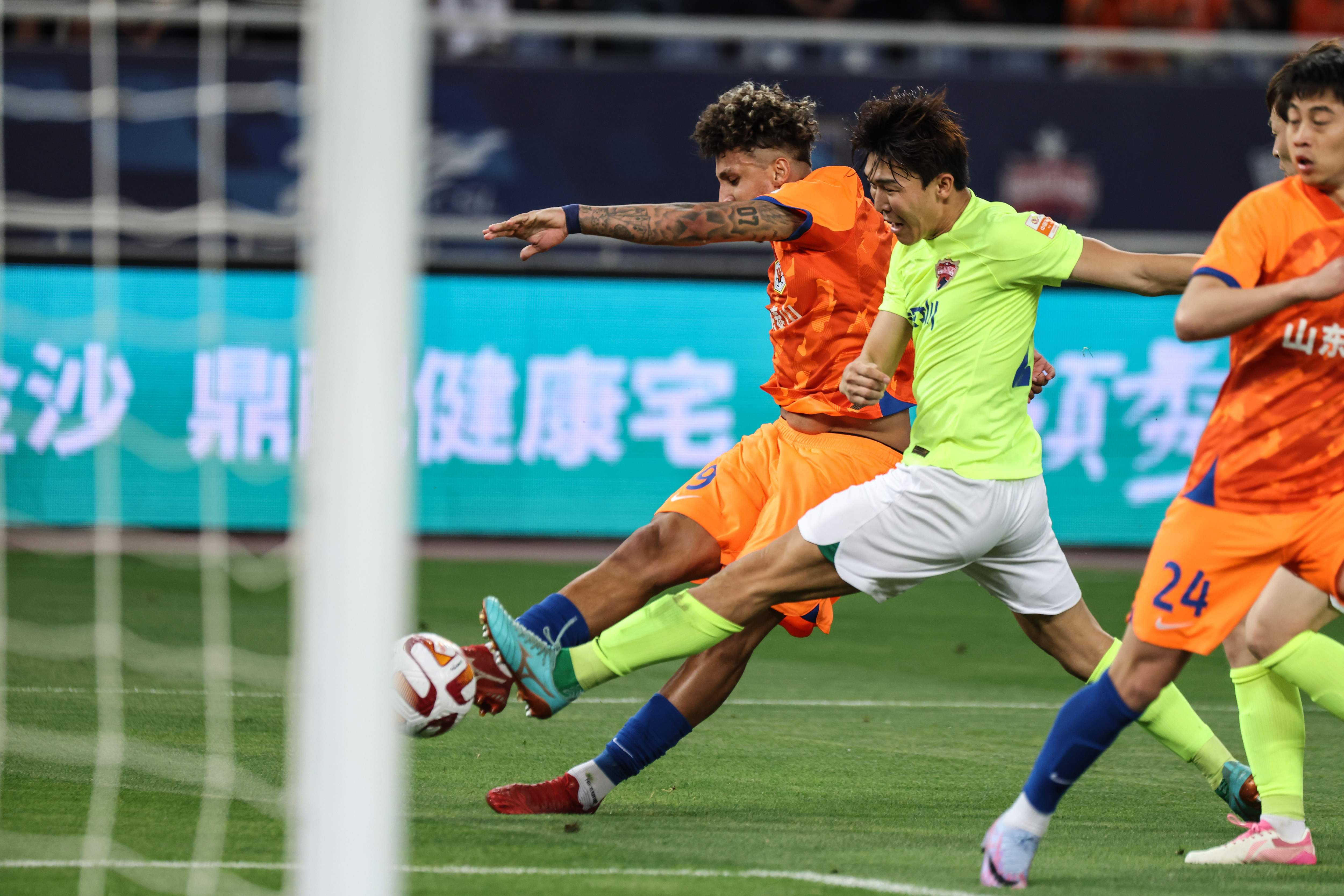 山东泰山vs深圳回放,体育足球中超山东泰山胜青岛海牛