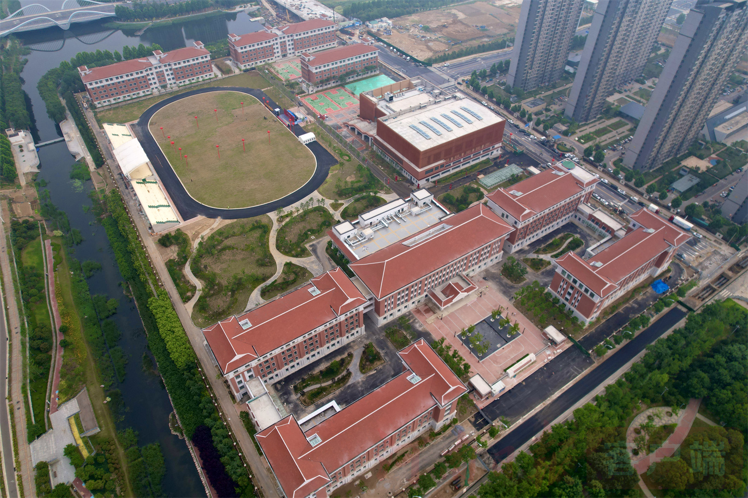 郑州外国语学校经开校区建成时间,郑州外国语港区分校开始招生了吗