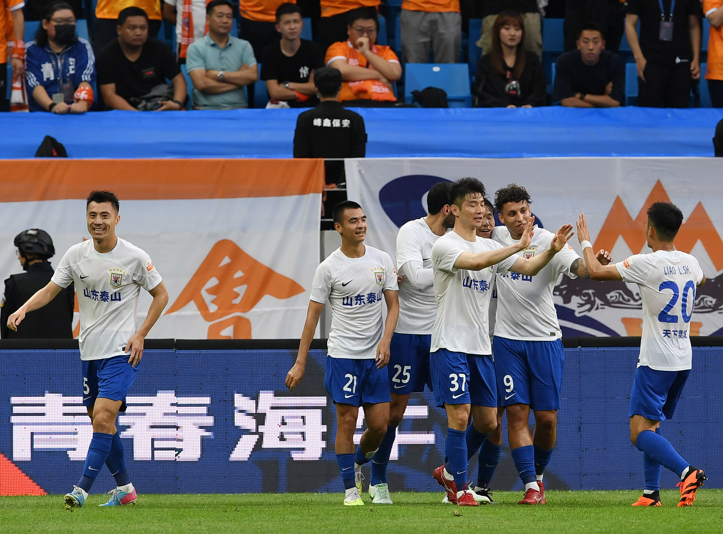中超山东泰山战胜青岛海牛,泰山青岛海牛