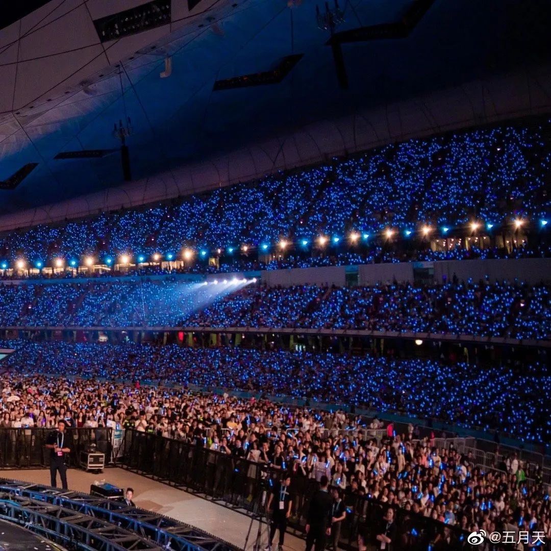 五月天跨年演唱会荧光棒售卖,五月天演唱会荧光棒团购