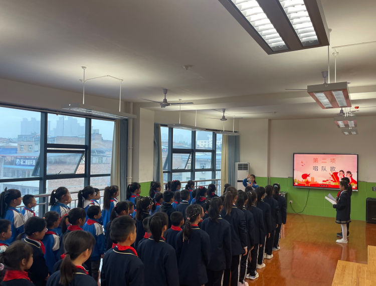 骊山小学2016年新队员入队仪式,水寨镇中心小学新队员入队仪式