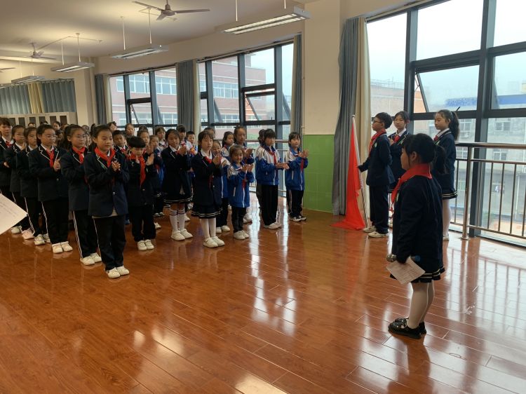 骊山小学2016年新队员入队仪式,水寨镇中心小学新队员入队仪式