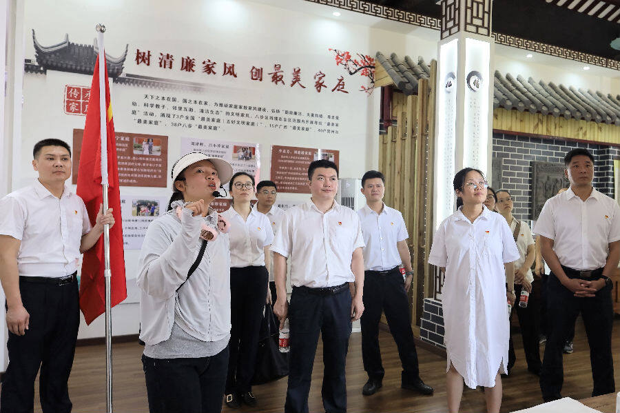 牢固树立廉政意识加强廉洁自律,强化廉洁自律不断提高廉政形象