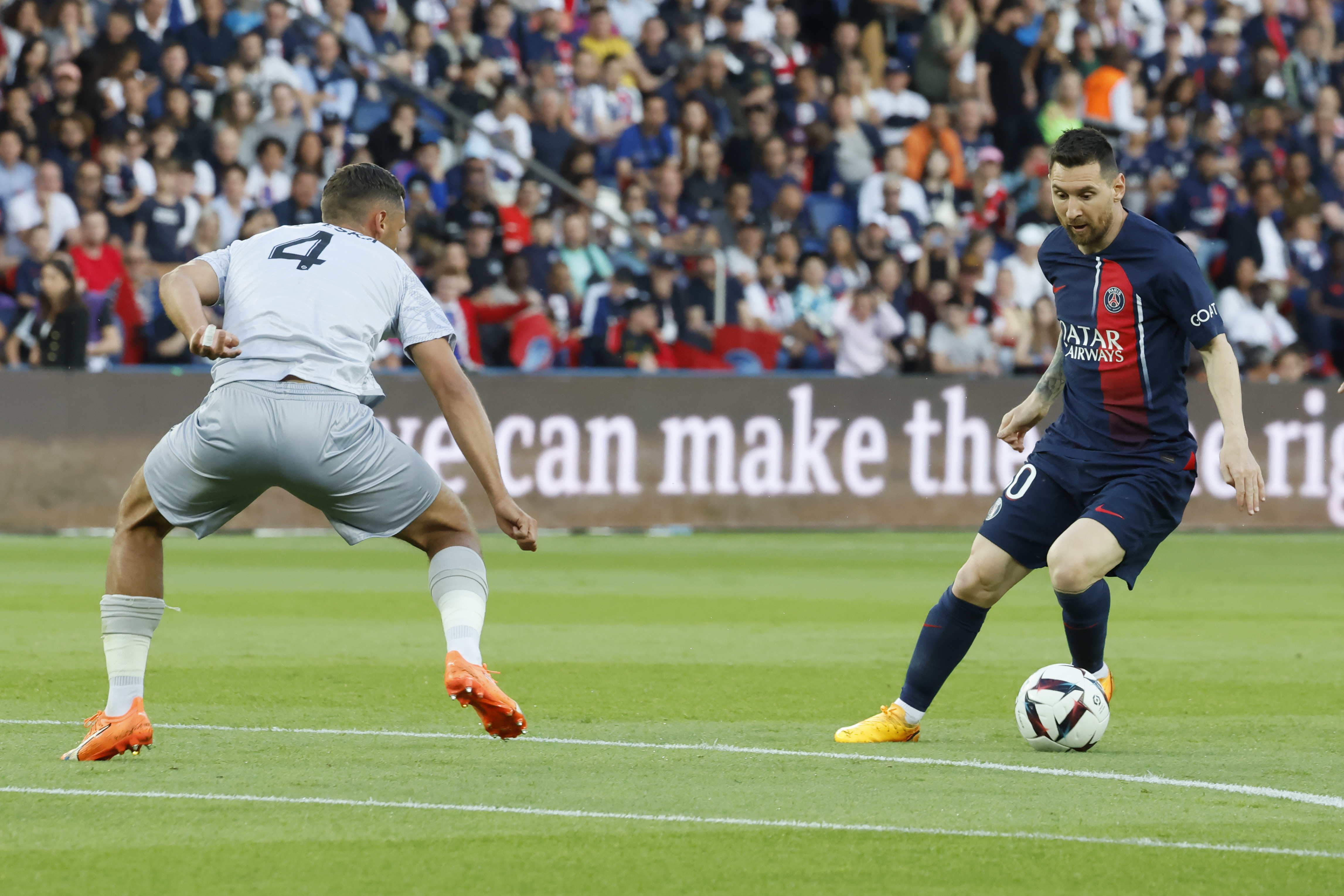 （体育）足球——法甲：巴黎圣日耳曼夺冠