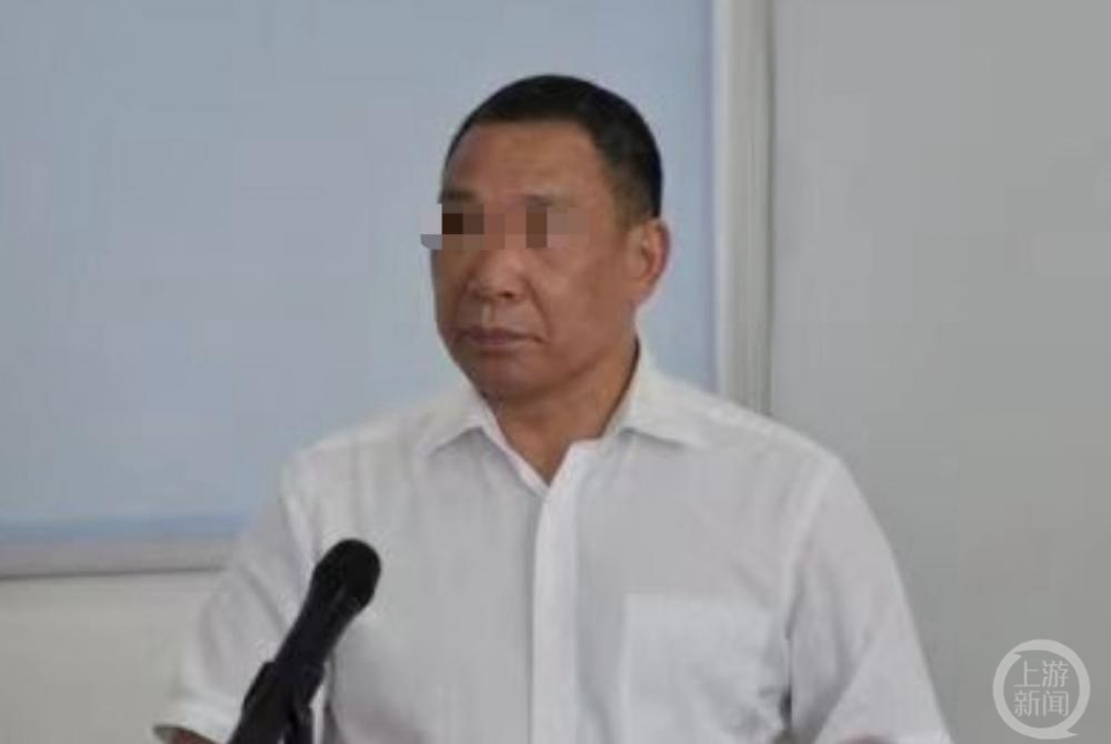 被控职务侵占,女财务经理拿偷录录音找税务局长帮忙:里面有局长和老板的聊天